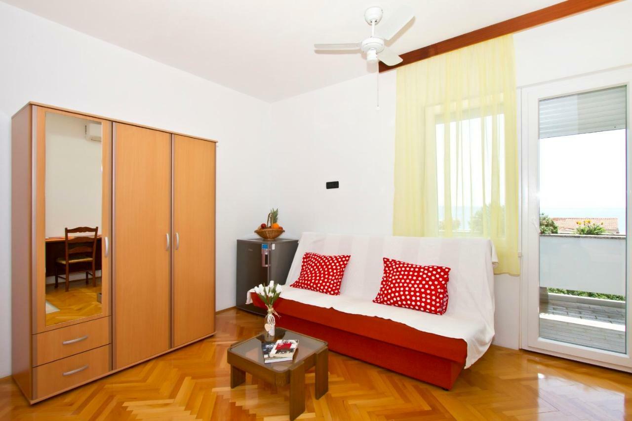 Apartment Topic Near The Beach Подстрана Экстерьер фото
