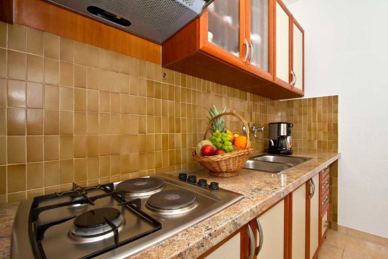 Apartment Topic Near The Beach Подстрана Экстерьер фото