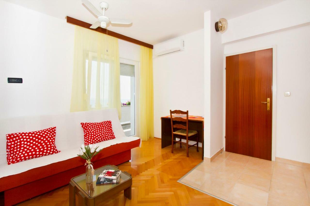 Apartment Topic Near The Beach Подстрана Экстерьер фото